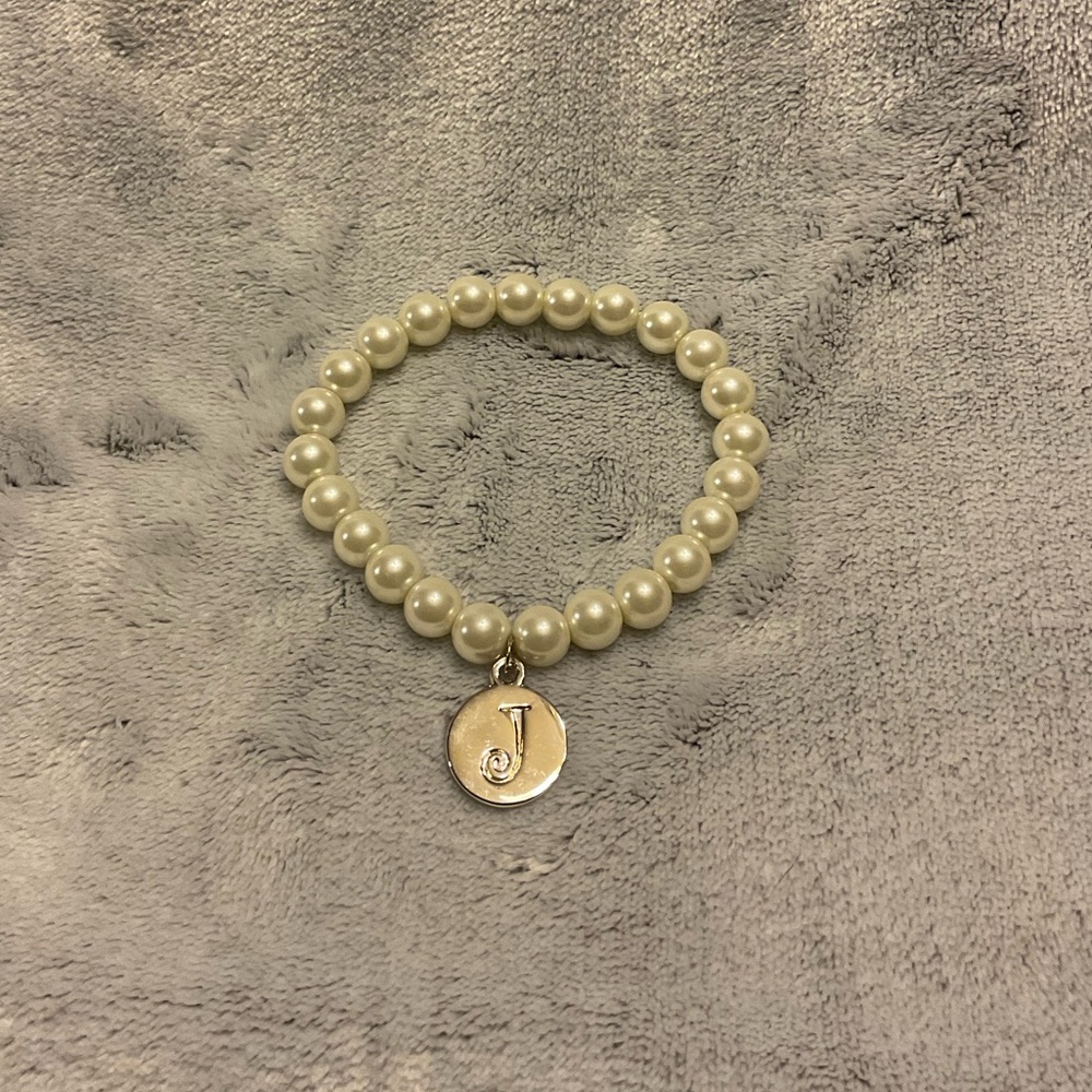 Elegant Pearl Bracelet with Silver Charm